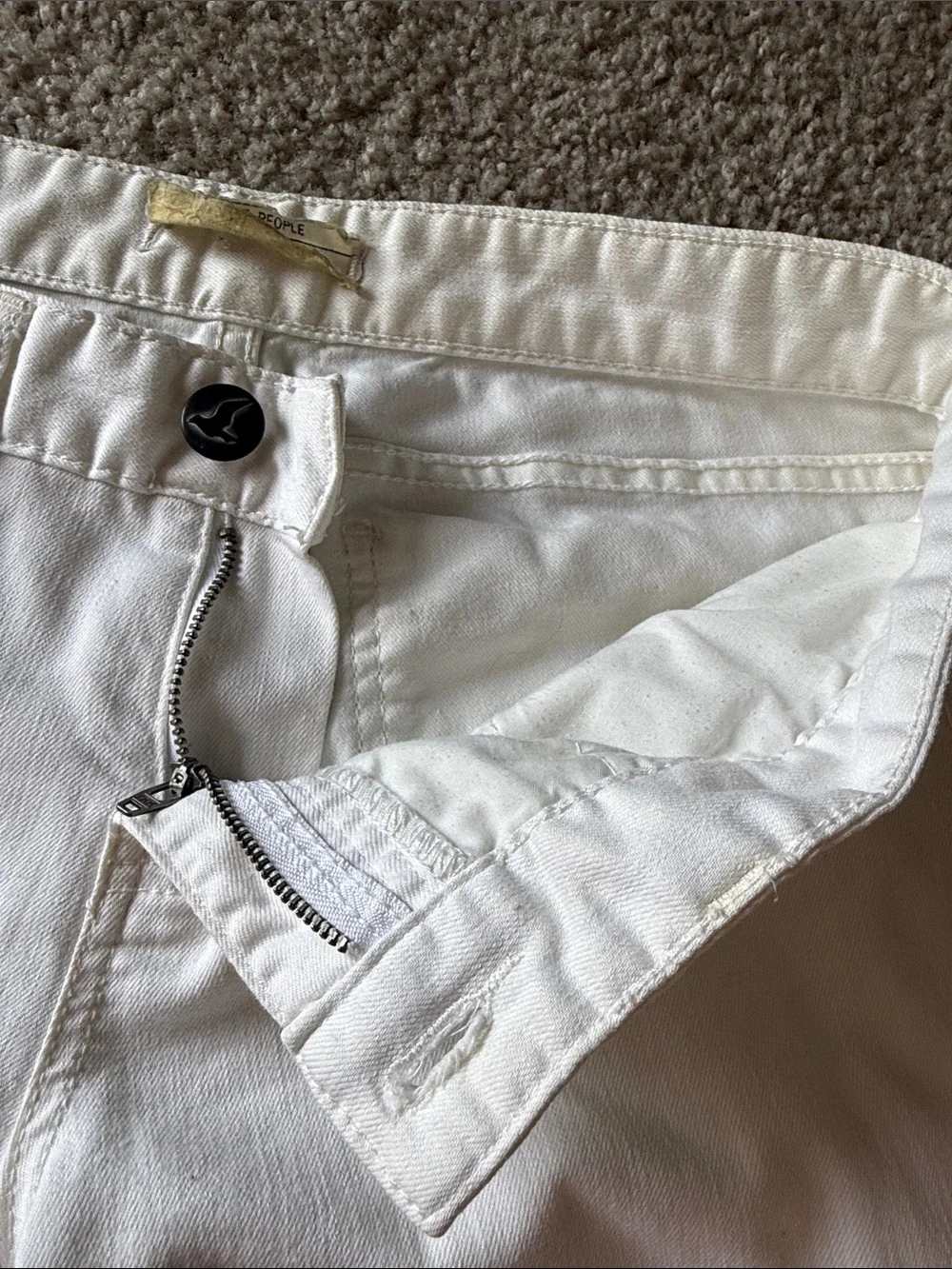 Free People Women’s White Skinny Ankle Jeans with Ankle Zips SIZE 28
